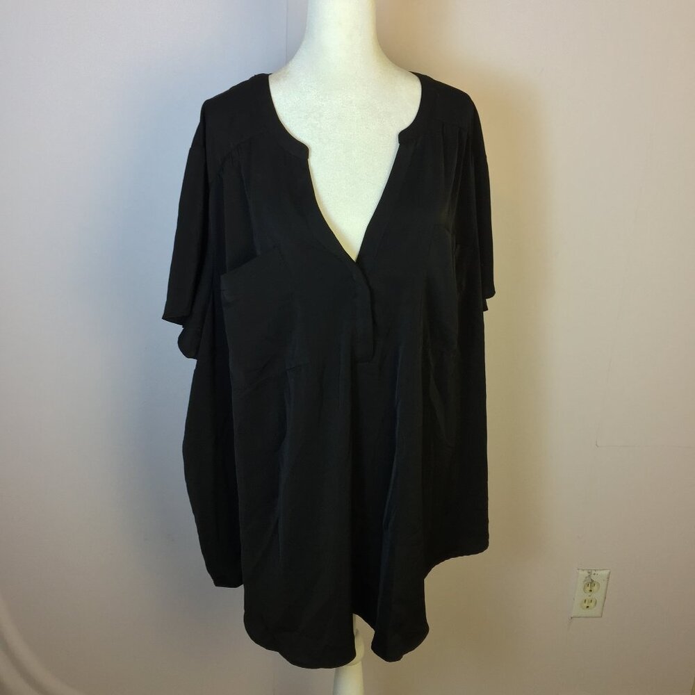 Torrid Harper Blouse Top 5X Womans Plus Solid Black Short Sleeve V-neck Pockets